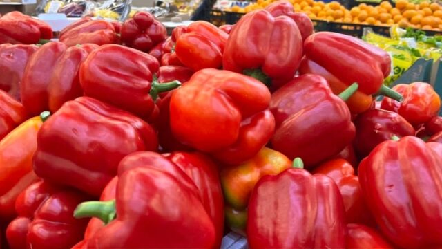 Цены на овощи упали, а смартфоны подорожали по данным Комстата