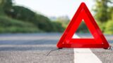 Водитель Toyota Land Cruiser Prado уснул за рулём и врезался в инфраструктуру трассы в Казахстане