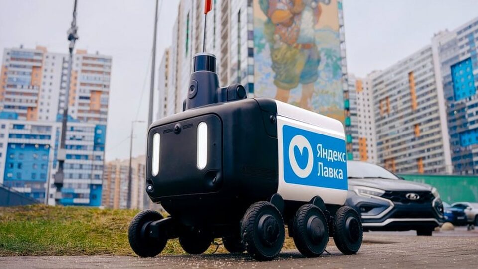 В Астане запустили сервис доставки с роботами-курьерами от Яндекс