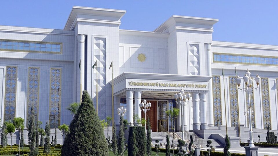 Казахстан и Туркменистан укрепляют двусторонние связи
