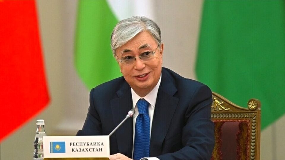 Тоқаев кадрлар мен заңдарды жаңартуды бастады