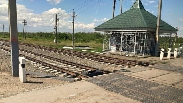 Подростки в Казахстане закидали камнями поезд из Саратова в Алматы