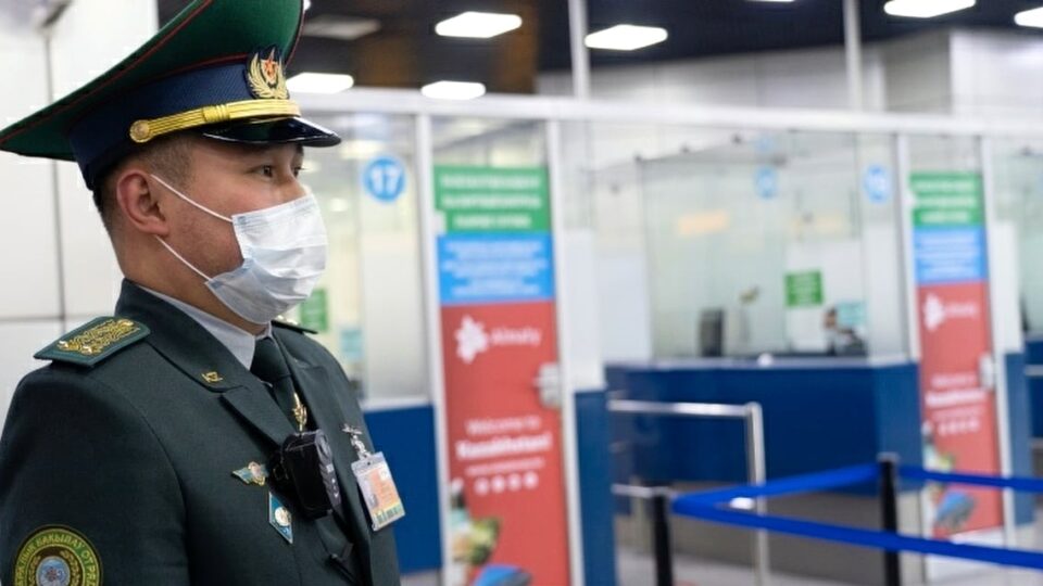 Казахстан вводит электронное разрешение на въезд для граждан России