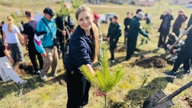 На Школьной горе в Туиме высадили 200 саженцев сосны