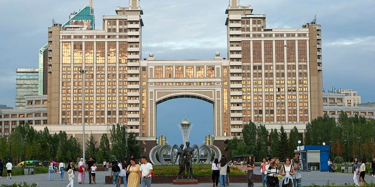 Неизвестна стоимость электронного разрешения на въезд в Казахстан