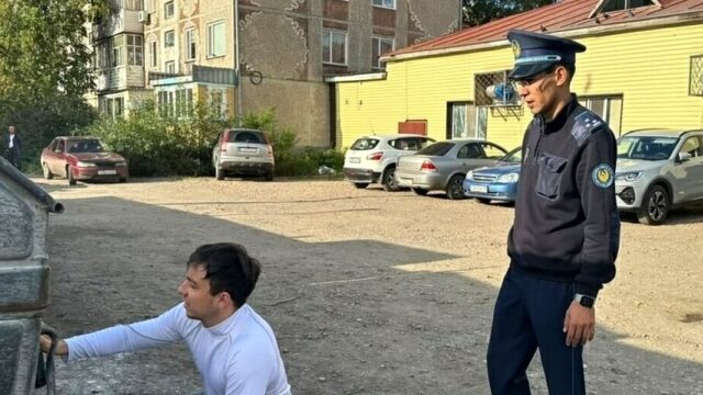 Художник Станислав Алерт осуждён на 5 суток за граффити с надписью KISS ME