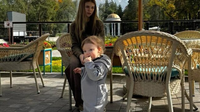 Александра Трусова поделилась трогательными моментами с сыном на льду