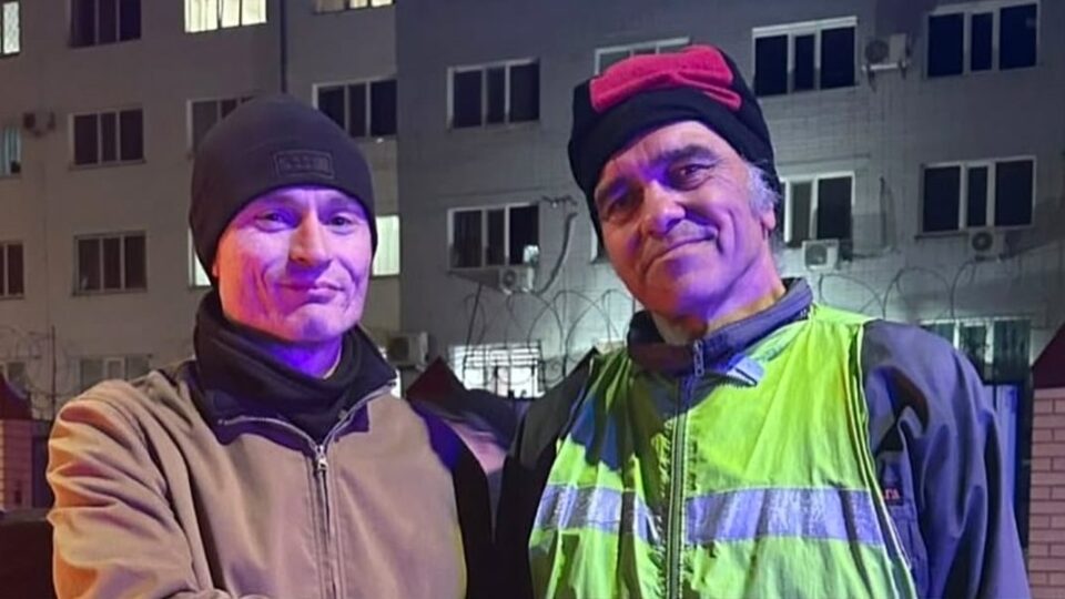 Казахстанские полицейские помогли велопутешественнику из Санкт-Петербурга