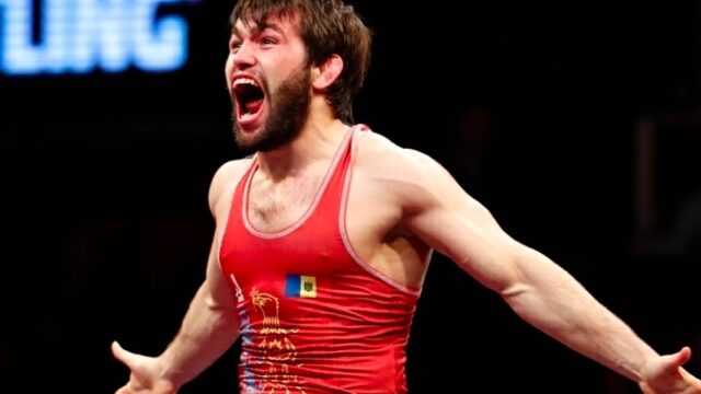 Сергей Емелин завоевал бронзу на чемпионате мира по греко-римской борьбе в Казахстане