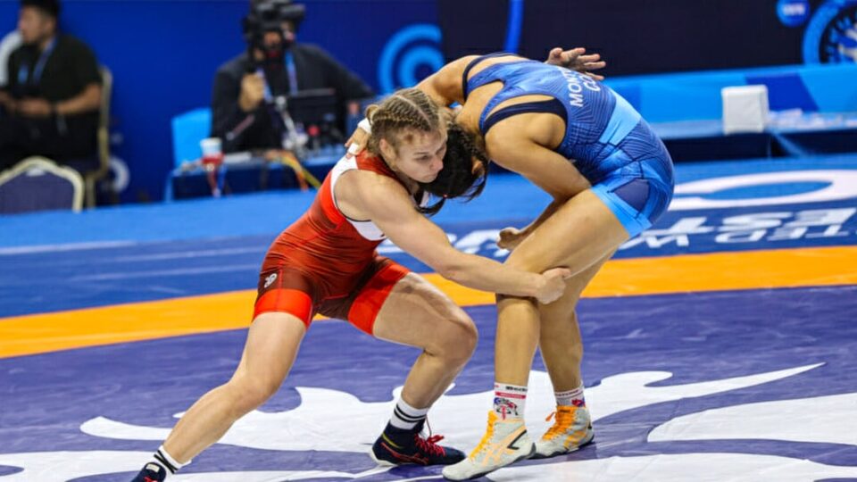 Вербина и Липатова выйдут на бой за бронзу чемпионата мира по борьбе