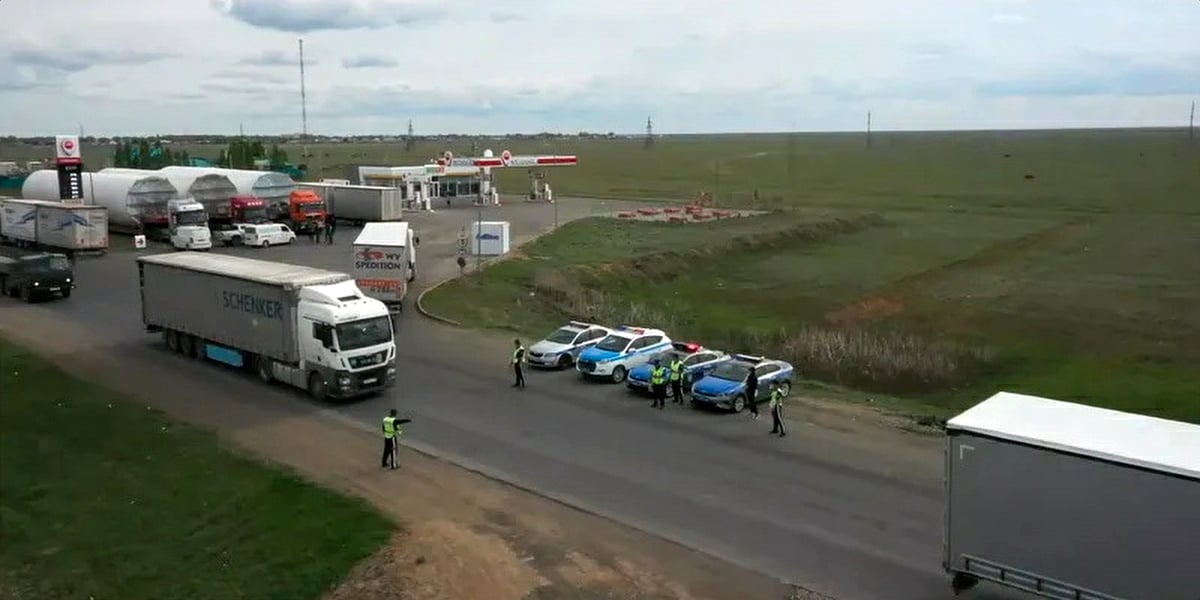 В Казахстане ликвидировали 537 незаконных топливных баков для контрабанды