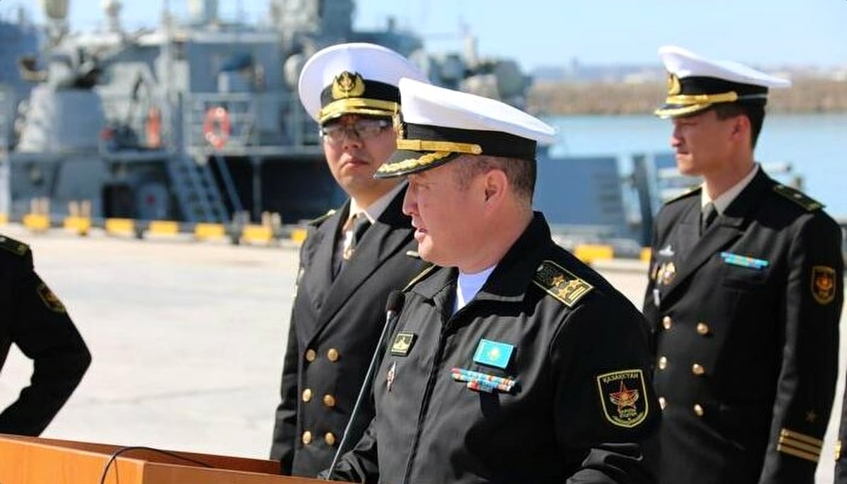 Задержание экс-главкома ВМС Казахстана связано с трагедией на учениях